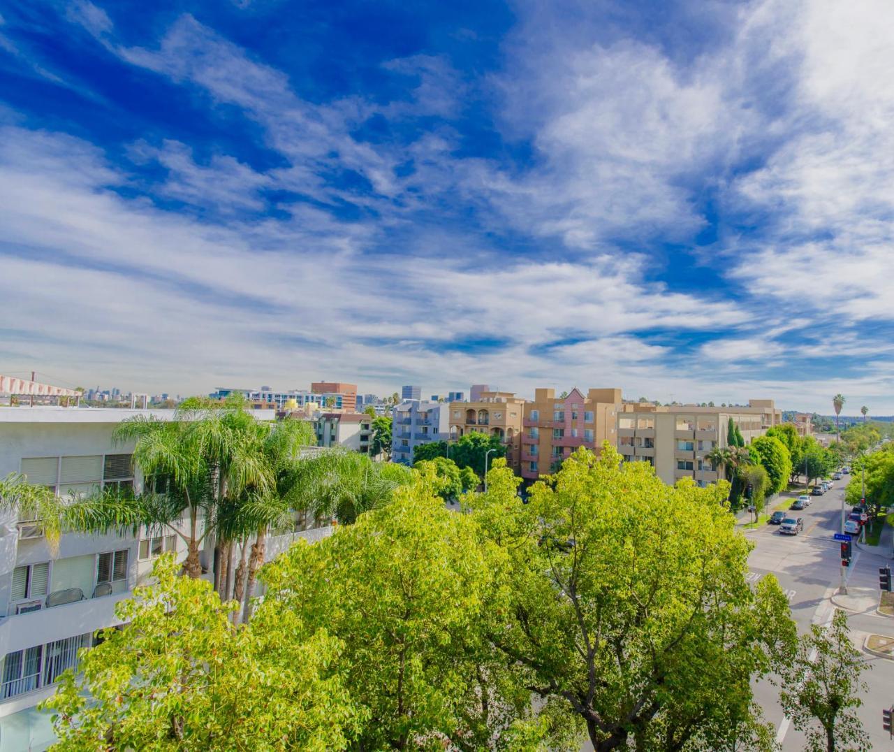 Beverly Hills Adjacent 2-bedroom Penthouse *