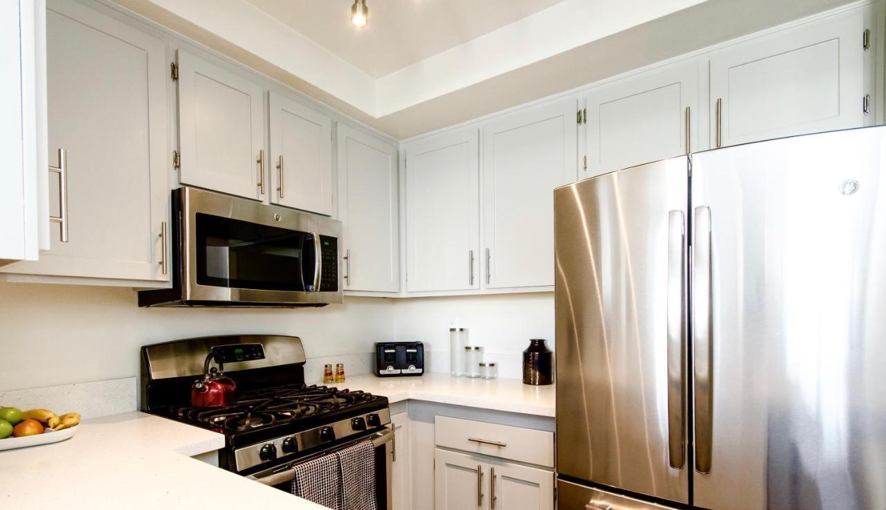Apartment Beverly Hills Adjacent 2-bedroom Penthouse