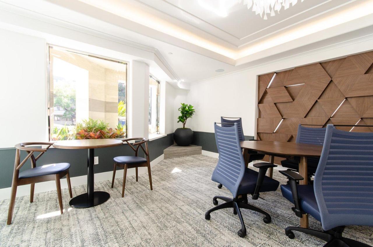 Beverly Hills Adjacent 2-bedroom Penthouse